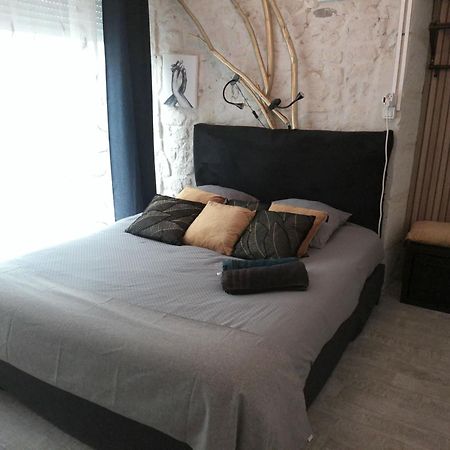 Hotel A 2 Pas D Azay Neuil Exterior foto