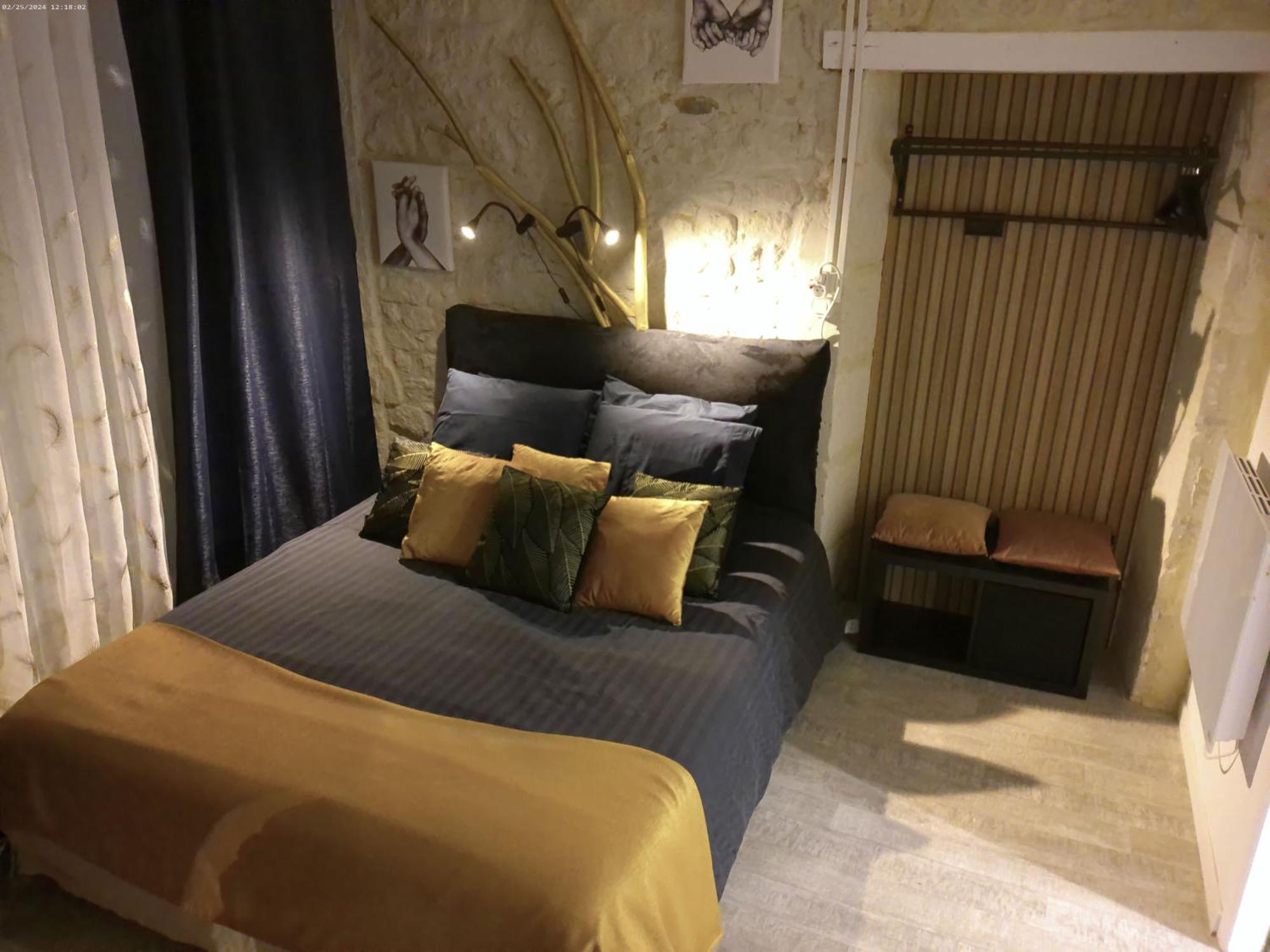 Hotel A 2 Pas D Azay Neuil Exterior foto
