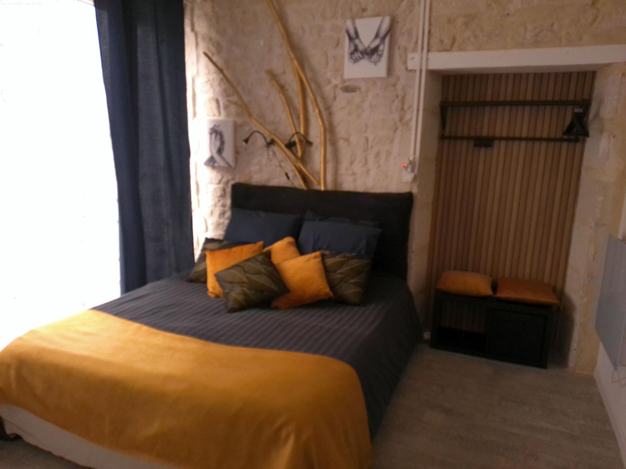 Hotel A 2 Pas D Azay Neuil Exterior foto