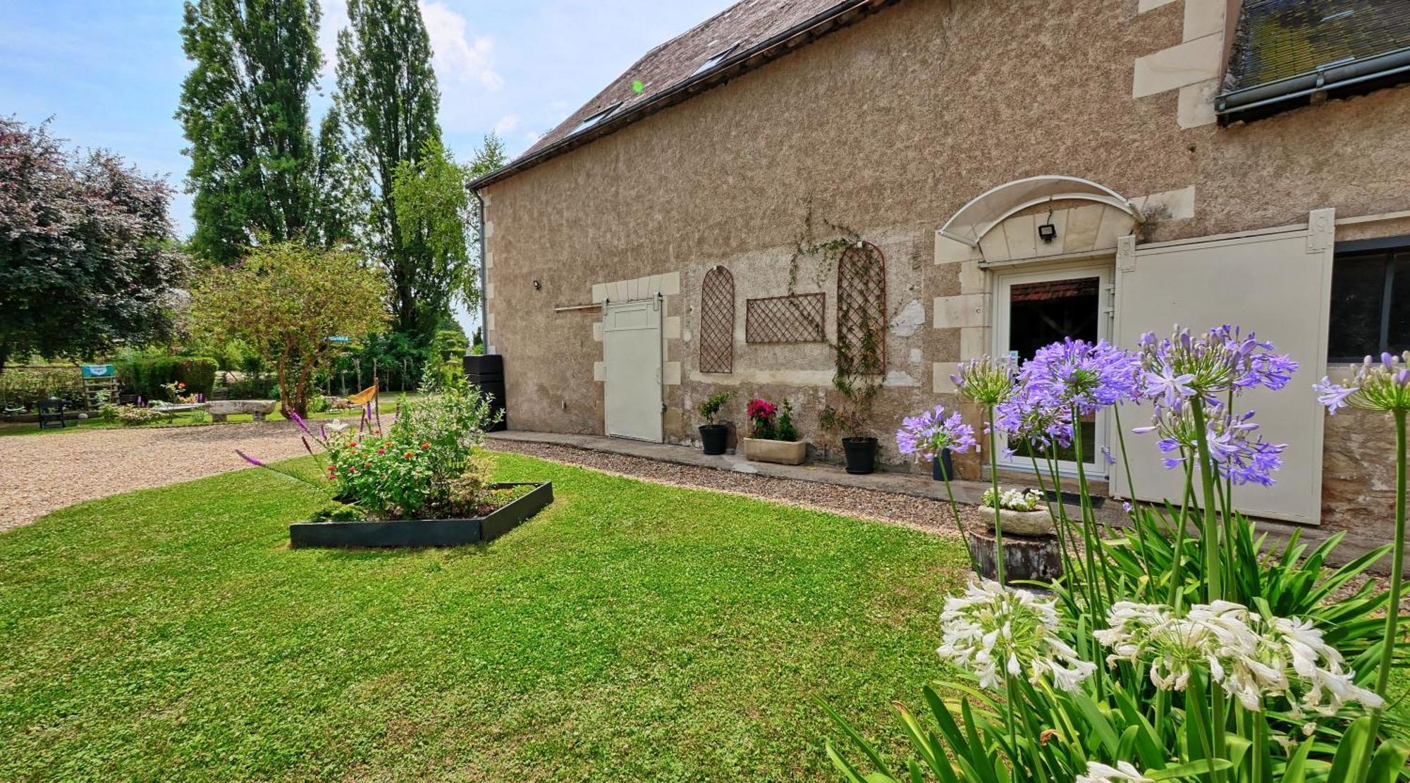 Hotel A 2 Pas D Azay Neuil Exterior foto
